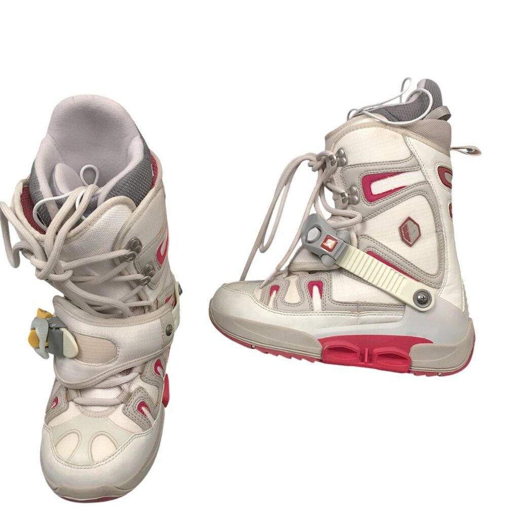 NEW! BURTON FREESTYLE SI STEP IN SNOWBOARD BOOTS!  WOMENS 7  WHITE CREME RED